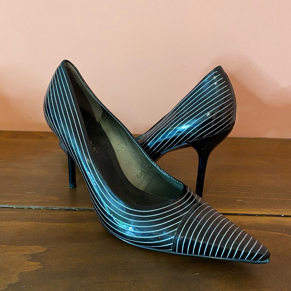BCBG Black patent pinstripe heels Size 6